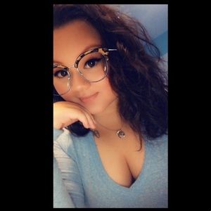 Meet your Posher, Cecilia